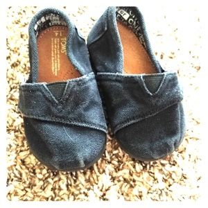 Toddler girl black toms